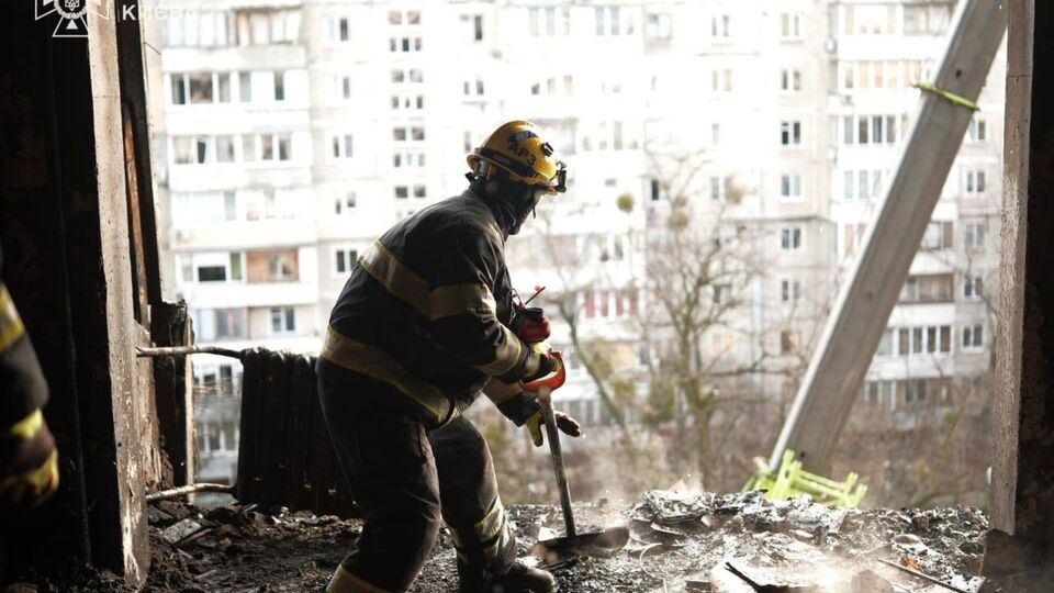 В результате ночной атаки на Киев погибли минимум шесть человек, спасательные работы еще продолжаются
