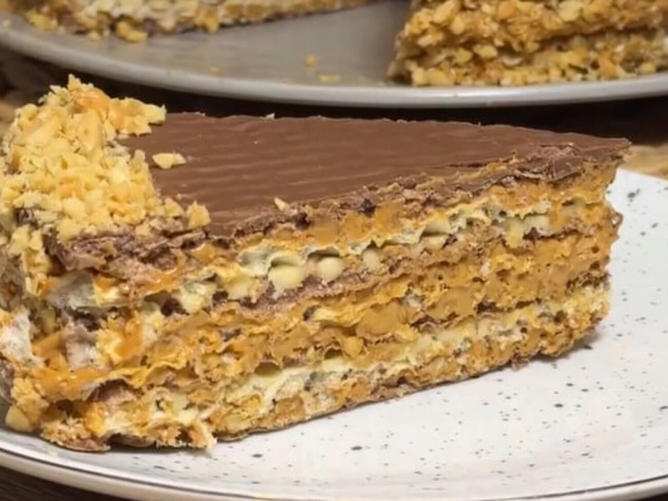 Торт нужно как минимум один час подержать в холодильнике