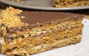 Торт нужно как минимум один час подержать в холодильнике