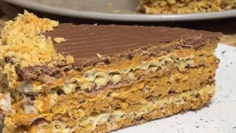 Торт нужно как минимум один час подержать в холодильнике