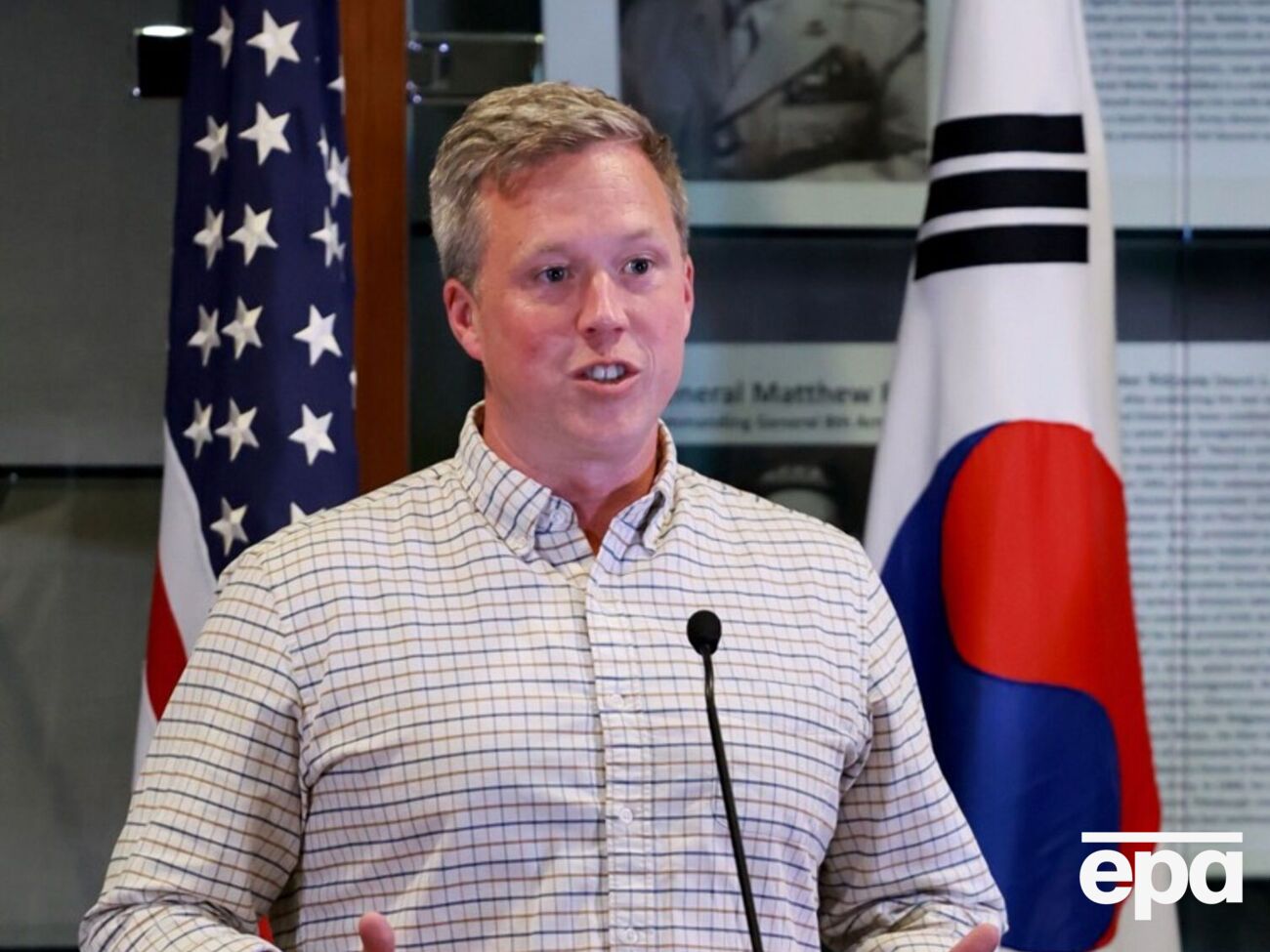 Встреча Дрисколла с россиянами является важным шагом в новой попытке администрации Трампа положить конец войне РФ против Украины, отмечает издание