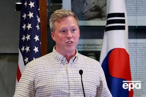 Встреча Дрисколла с россиянами является важным шагом в новой попытке администрации Трампа положить конец войне РФ против Украины, отмечает издание