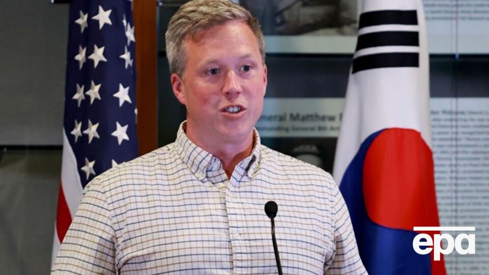 Встреча Дрисколла с россиянами является важным шагом в новой попытке администрации Трампа положить конец войне РФ против Украины, отмечает издание