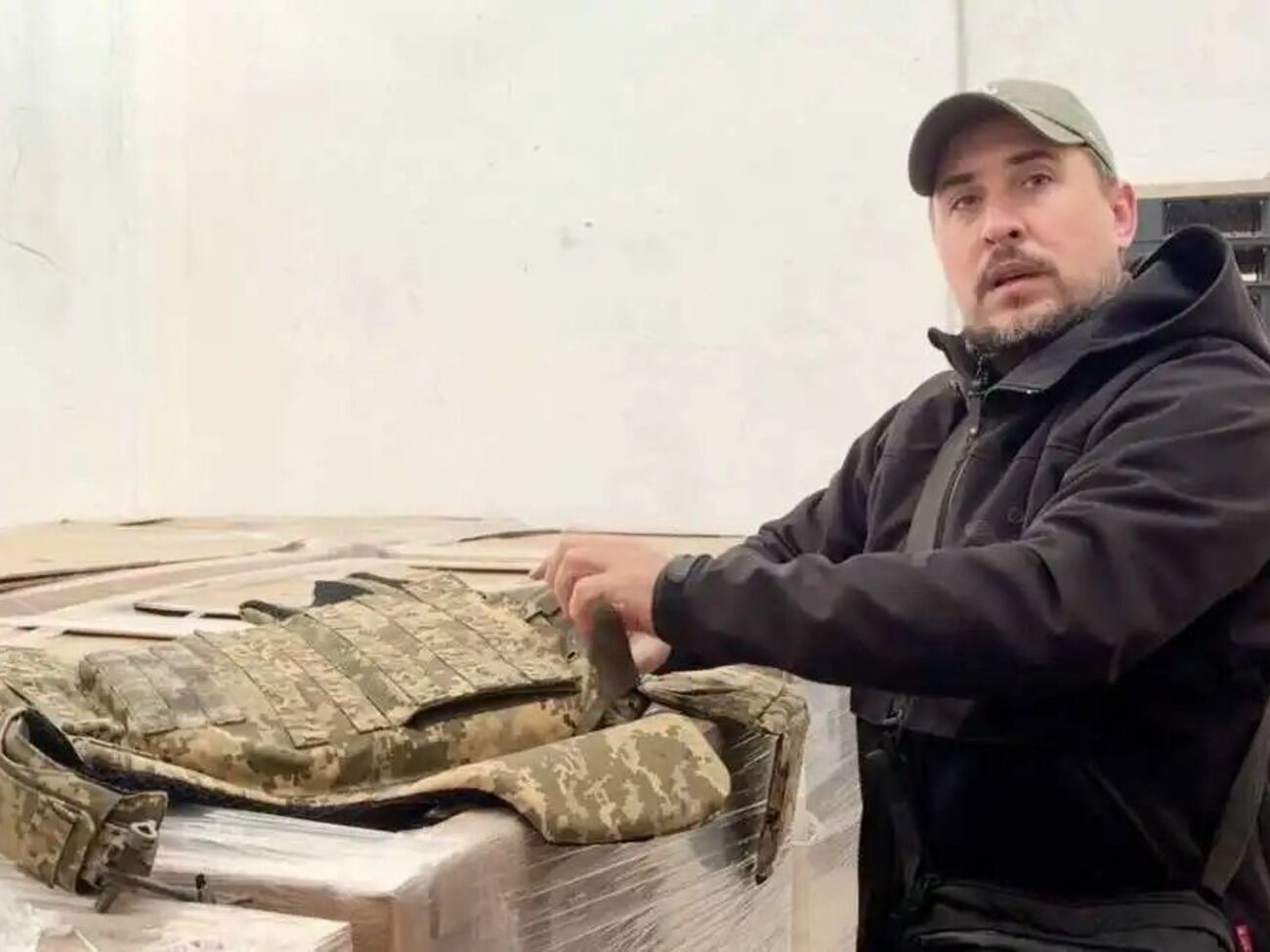 Бронежилеты сделаны качественно, готовы показать их любому, заявил Стеценко