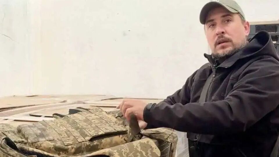 Бронежилеты сделаны качественно, готовы показать их любому, заявил Стеценко