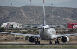 Забутий літак роками стояв просто неба