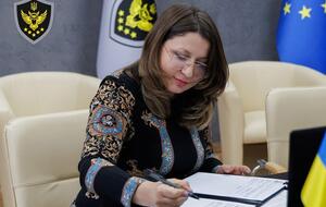 Физический контроль над зданием Захарченко АРМА не устанавливало, сообщила Максименко