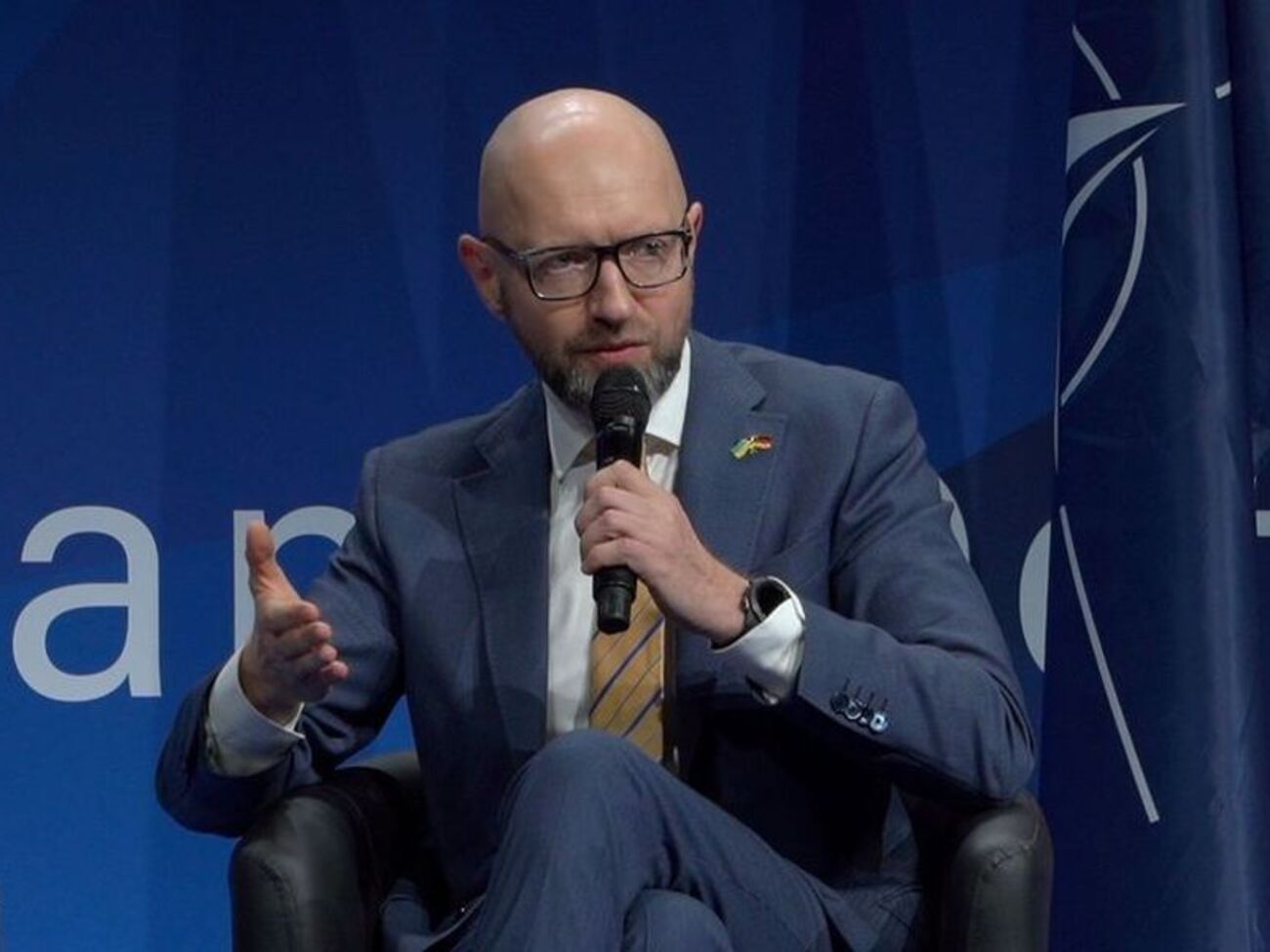 Яценюк: Вільний світ має всі потрібні ресурси для тиску на Росію й Китай