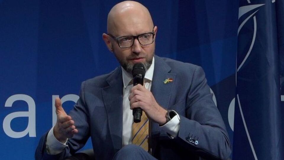 Яценюк: Вільний світ має всі потрібні ресурси для тиску на Росію й Китай