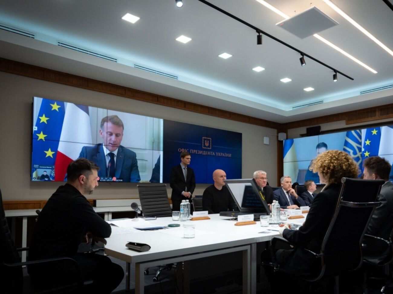 Зеленский заявил на встрече "коалиции желающих", что готов встретиться с Трампом