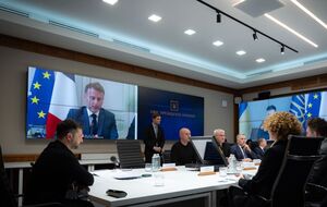 Зеленский заявил на встрече "коалиции желающих", что готов встретиться с Трампом