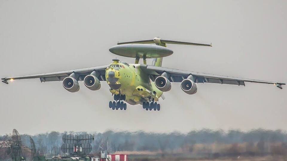 А-60 и А-100ЛЛ долгое время находились на стоянке авиаремонтного завода "ТАНТК имени Бериева", который атаковали украинские БПЛА