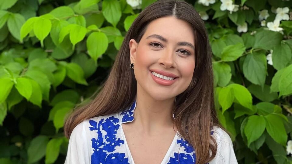 Есхакзай після анексії Криму жила в Росії, навчалася на акторських курсах у Театральній школі Райкіна