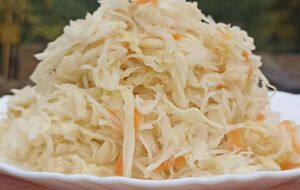 На 1 кг капусты понадобится 20 г соли