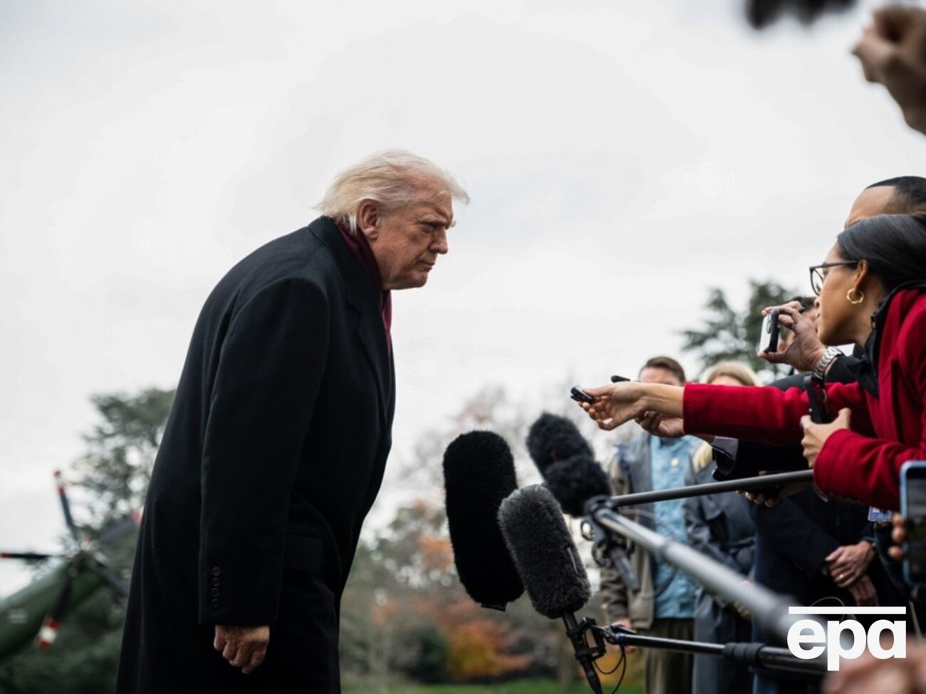 На запитання про те, чи хвилюється він, що "мирний план" занадто проросійський, очільник Білого дому відповів, що ні
