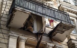 Обеих женщин, 1941-го и 1969 года рождения, удалось освободить из-под завала, их передали медикам, писало ГСЧС