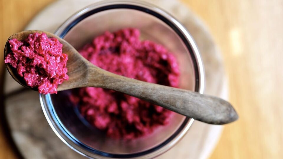 Все ингредиенты для этого салата перетирают