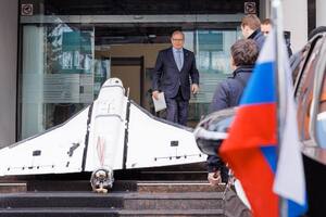 Послу РФ в Молдове показали выявленный в стране российский дрон