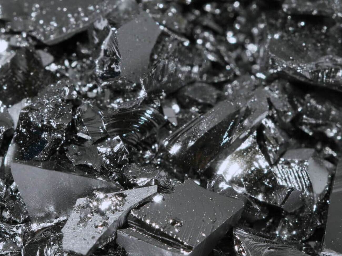 Инвесторы не видят смысла вкладывать средства в производство кремния в России, поскольку считают его неконкурентоспособным по сравнению с масштабом и себестоимостью в Китае