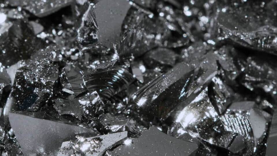 Инвесторы не видят смысла вкладывать средства в производство кремния в России, поскольку считают его неконкурентоспособным по сравнению с масштабом и себестоимостью в Китае