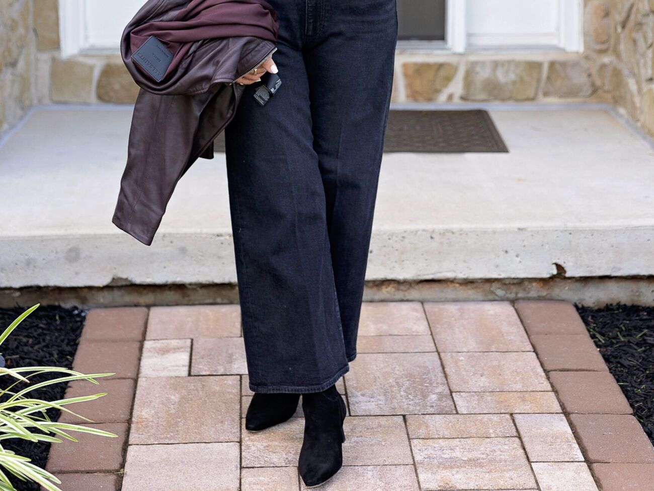 Джолин советует под разные фасоны джинсов подбирать трендовую обувь