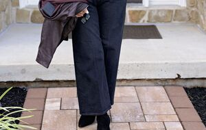 Джолин советует под разные фасоны джинсов подбирать трендовую обувь