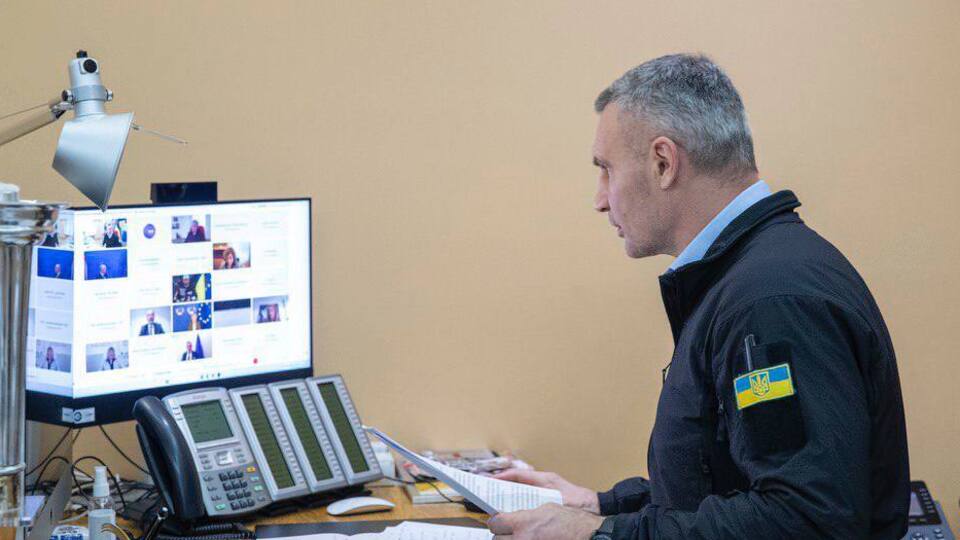 Европа должна принимать активное участие в обсуждении "мирного плана", заявил Кличко