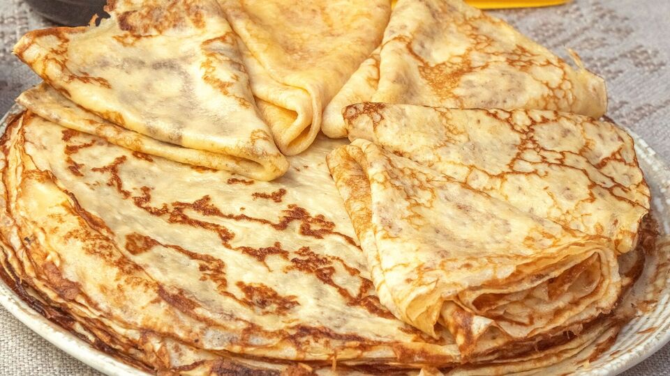 Для приготування млинцевого тіста потрібно використовувати тільки просіяне борошно