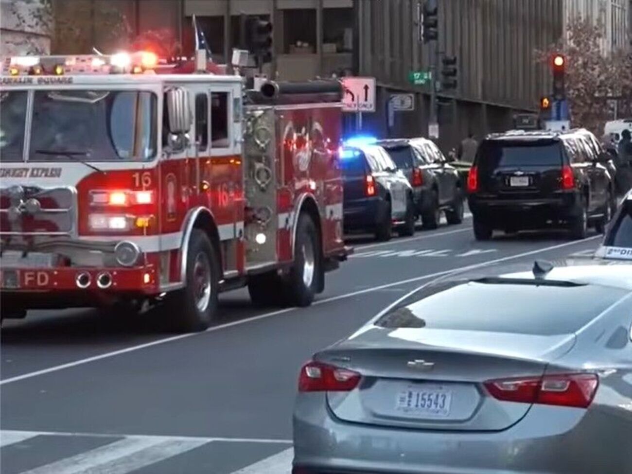 Двое служащих Национальной гвардии США вступили в перестрелку с подозреваемым в Вашингтоне, сообщили СМИ