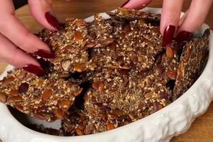 В смесь нужно влить один стакан воды