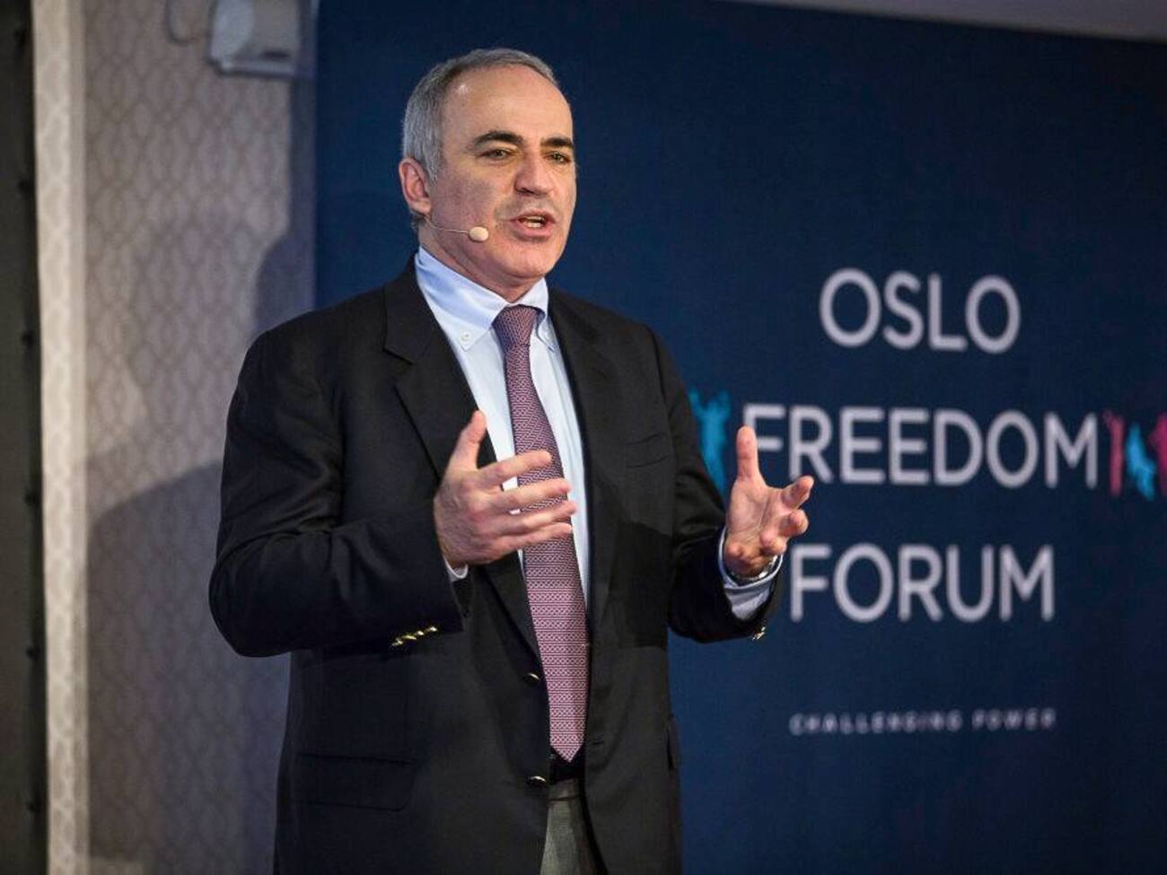 Лишь благодаря Украине Путин до сих пор не воплотил свою мечту о возрождении империи, отметил Каспаров