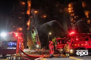 Пожежники борються із масштабною пожежею