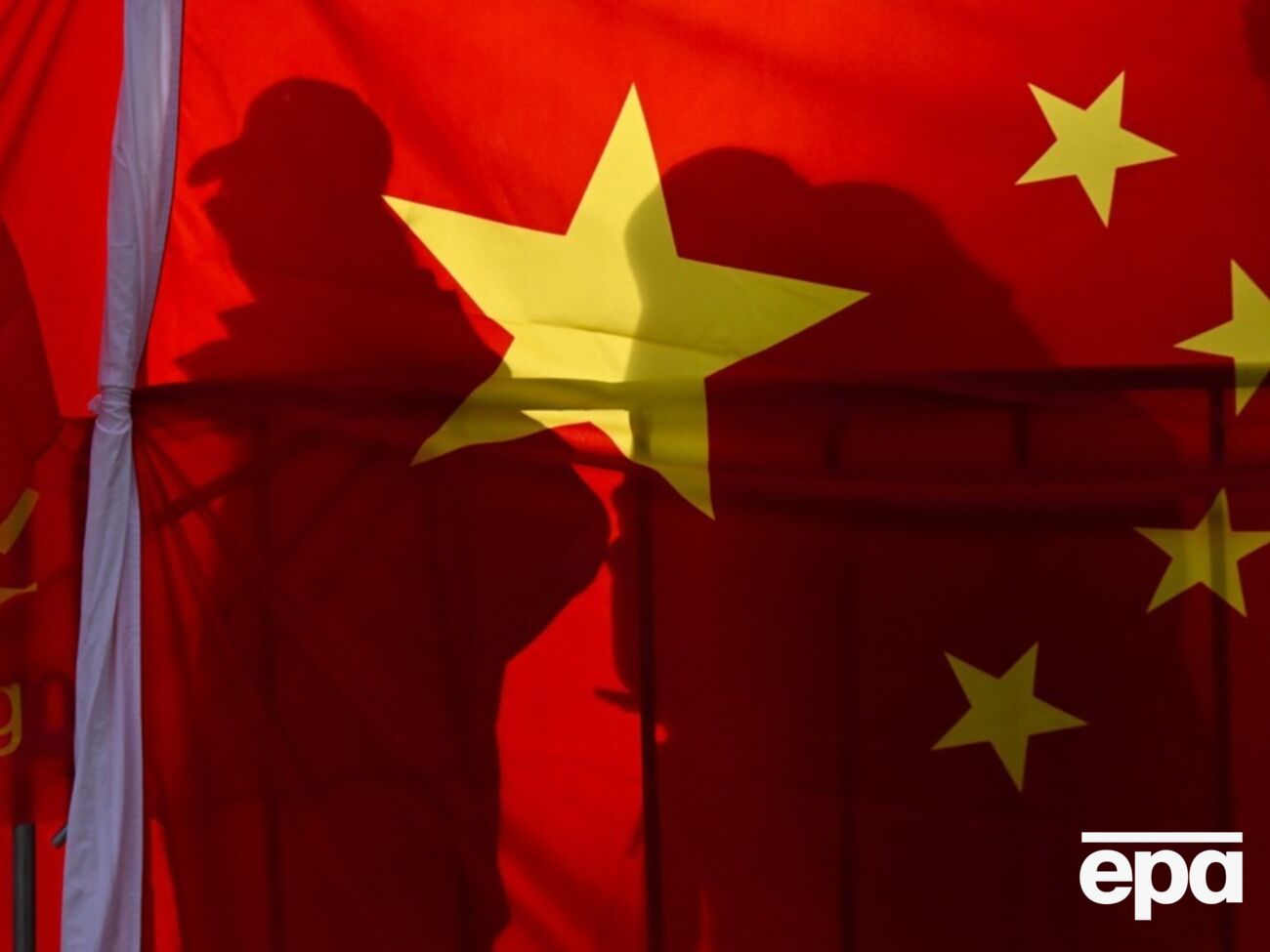 Адвокат отметил, что в ст. 174 Уголовного кодекса не прописано, что сожжение флага является преступлением