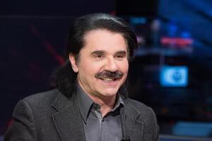 Зібров раніше розповідав, що за життя всього двічі голив вуса