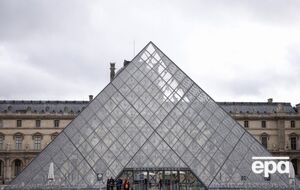 Следователи надеются, что четвертый задержанный сообщит о местонахождении похищенных из Лувра драгоценностей