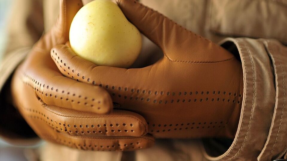 Перчатки карамельного цвета – в тренде