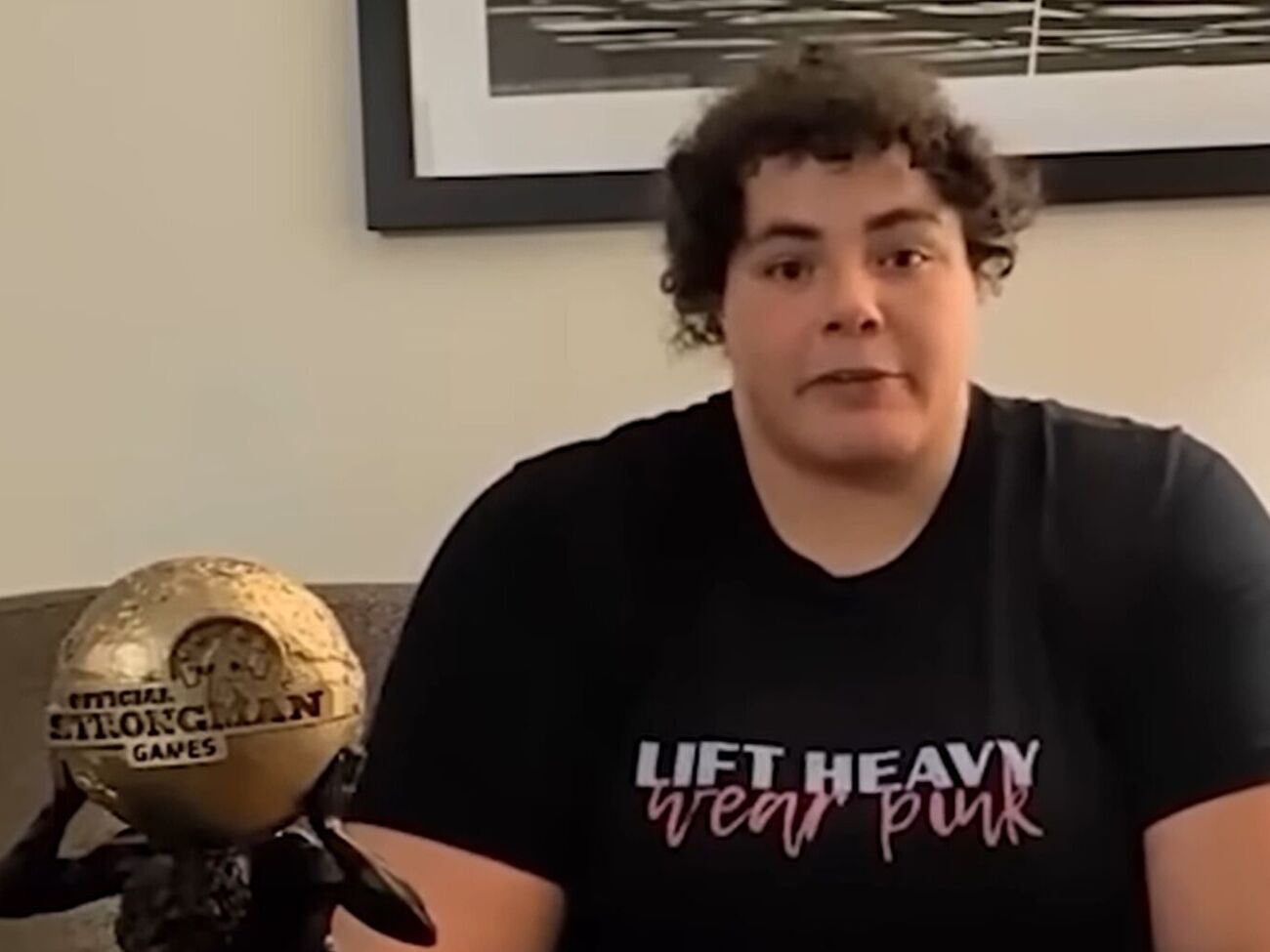 СМИ пишут, что Букер участвовала в жестком порно