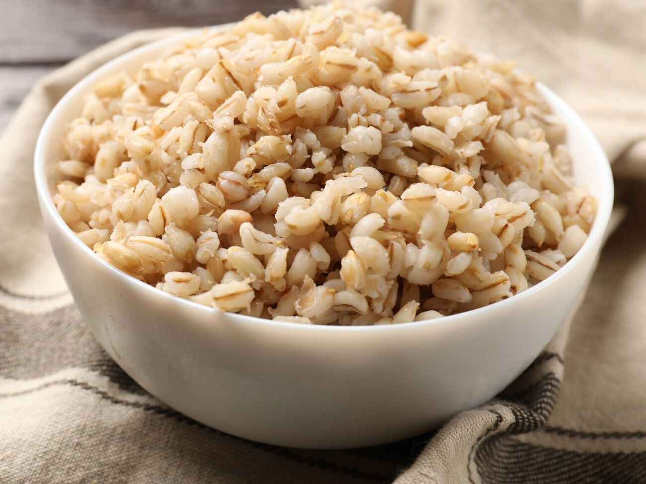 Перед приготовлением крупу нужно перебрать и промыть