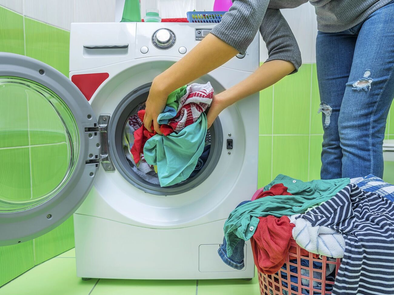 Кухонные полотенца нужно стирать в горячей воде сразу после использования