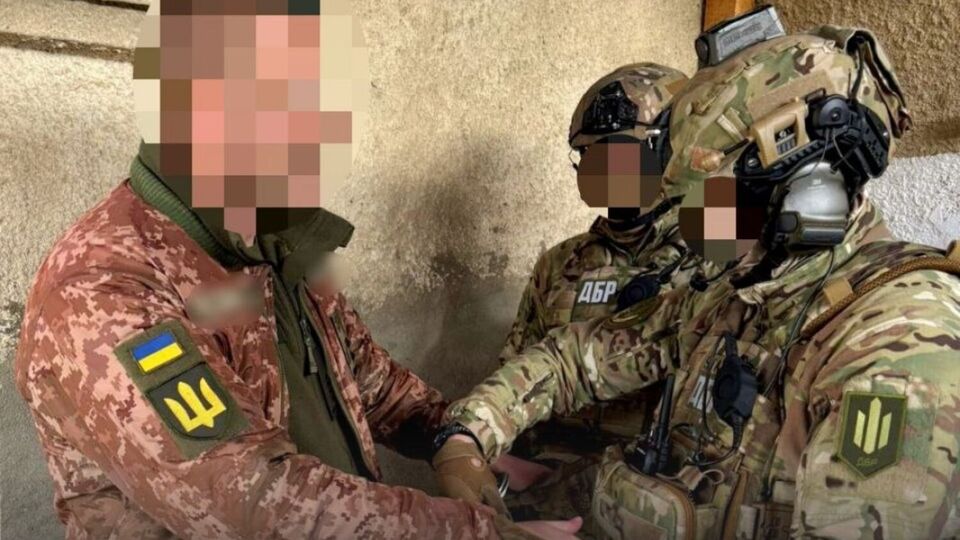 По данным следствия, заместитель начальника ТЦК по меньшей мере пять раз ударил потерпевшего, прицельно в участок паха