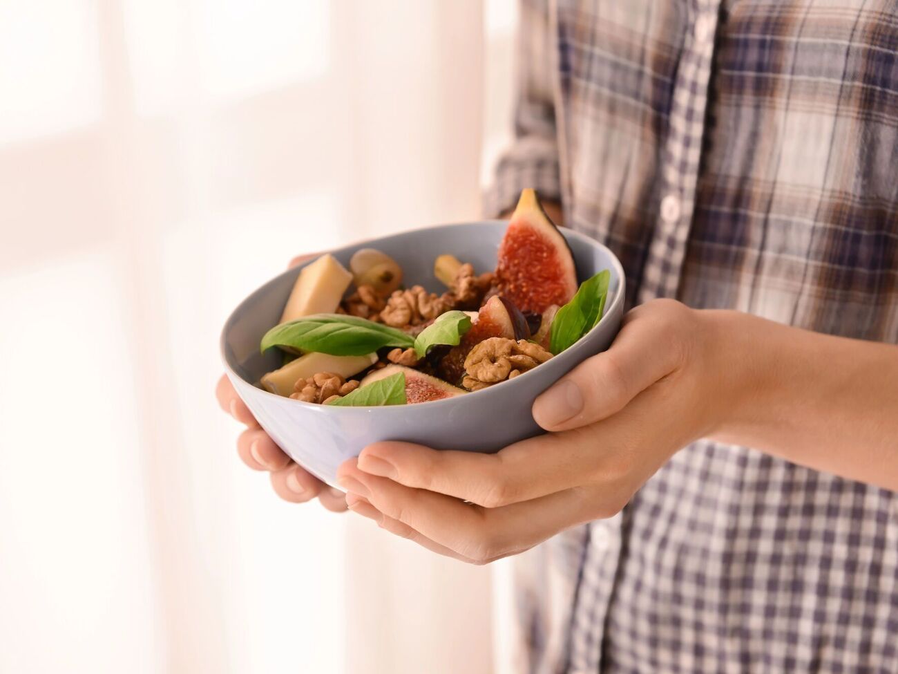 Нутрициолог рекомендует зимой есть сельдь и корнеплоды