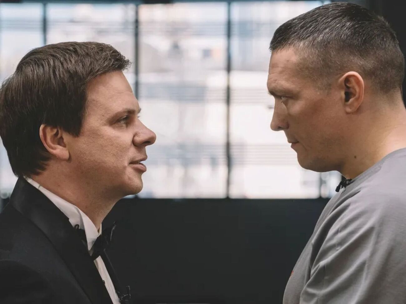 Усик провів із Комаровим дуель поглядів