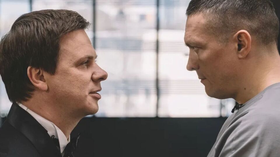 Усик провел с Комаровым дуэль взглядов