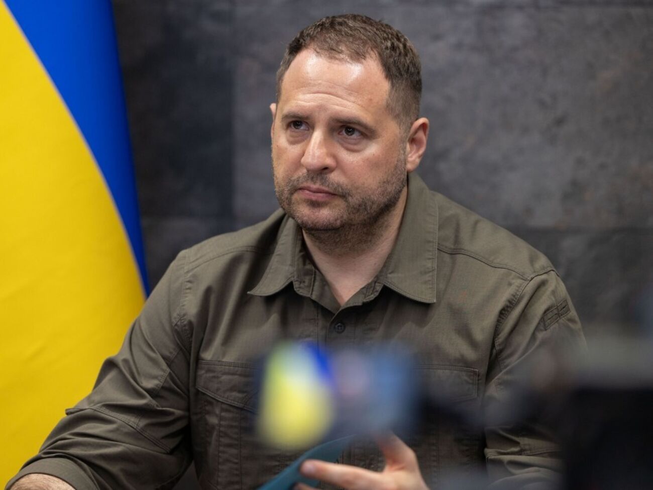 Зеленський не підпише документа про відмову від території, запевнив Єрмак