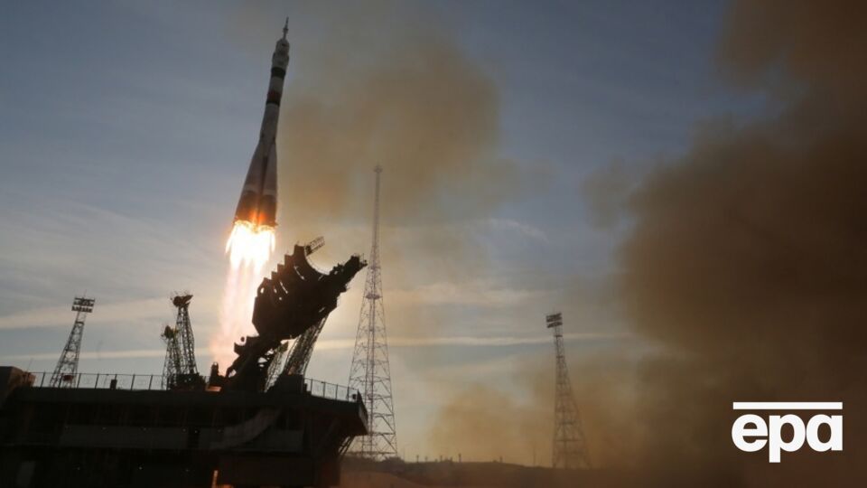 Стартовая площадка повреждена газовой струей