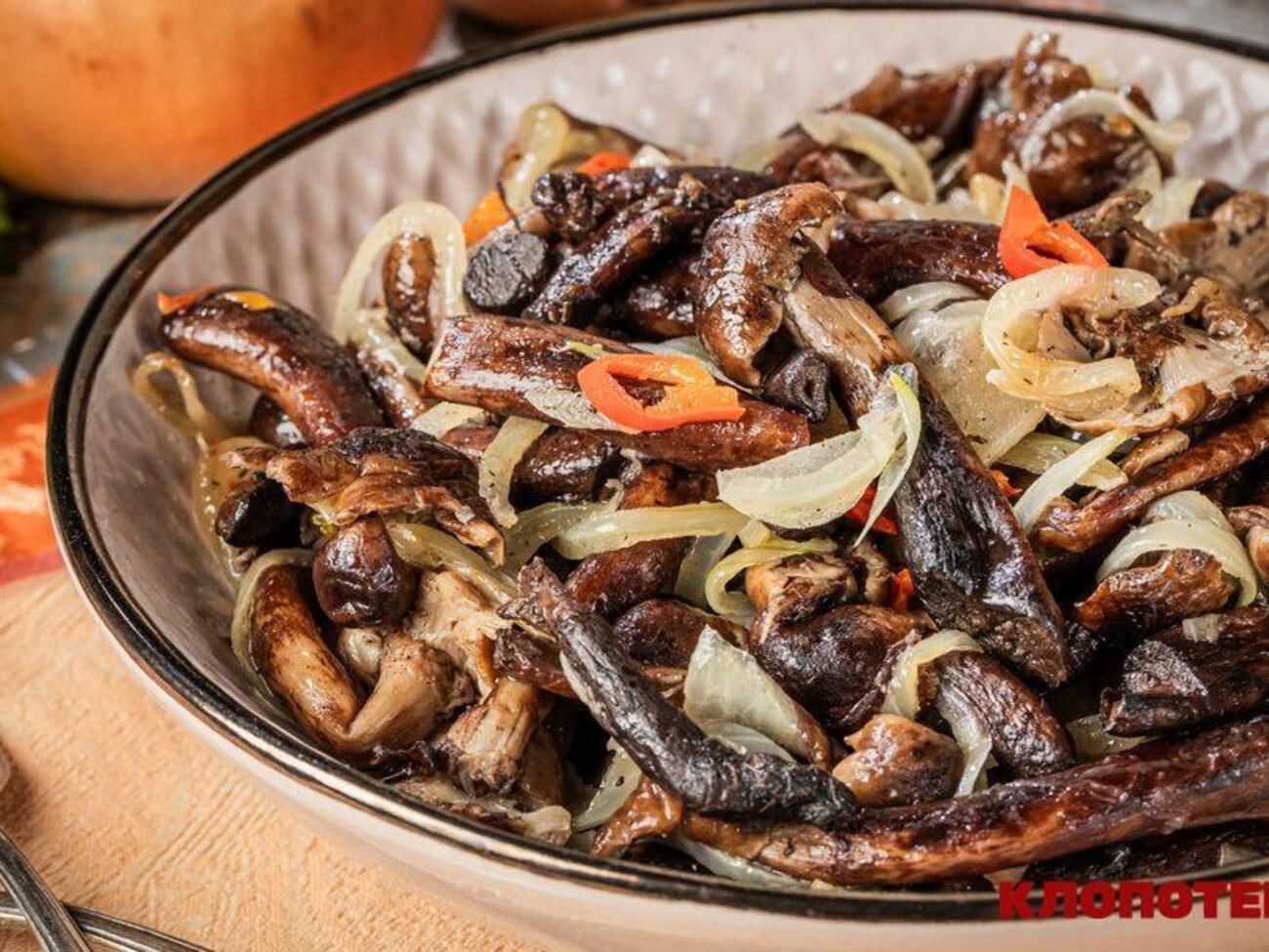 Наприкінці приготування опеньки потрібно тушкувати на вогні одну-дві хвилини