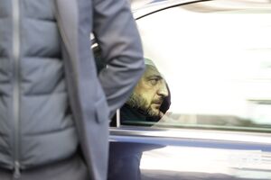 Боротьба, яка чекає на Зеленського, "сповнена ризику", ідеться у статті