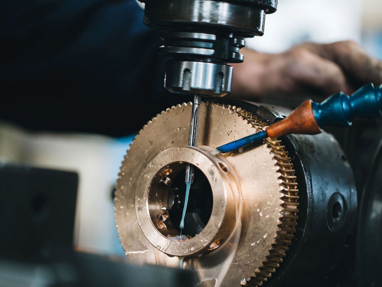 GMK Center: Одна из ключевых причин деиндустриализации – разрушение промышленных активов и логистики