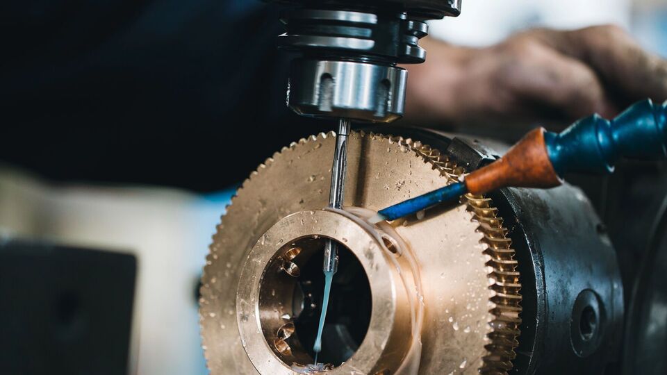 GMK Center: Одна из ключевых причин деиндустриализации – разрушение промышленных активов и логистики