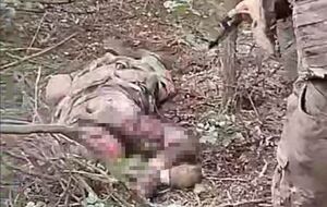 Умышленное убийство военнопленных является грубым нарушением Женевских конвенций, напомнила прокуратура